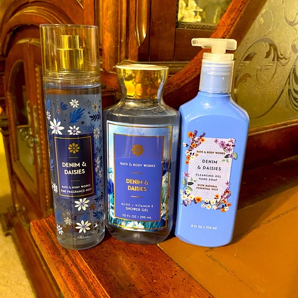 Bath & Body Works Bath & Body Bath Body Works Denim Daisies Set